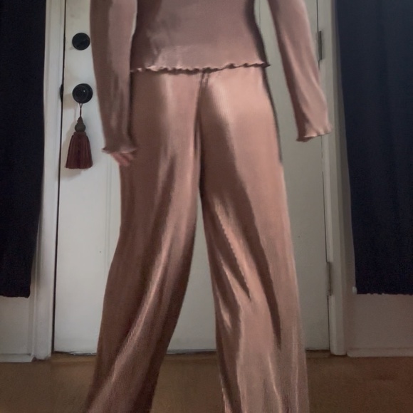 Brown Pleated Lounge Set - Picture 4 of 11